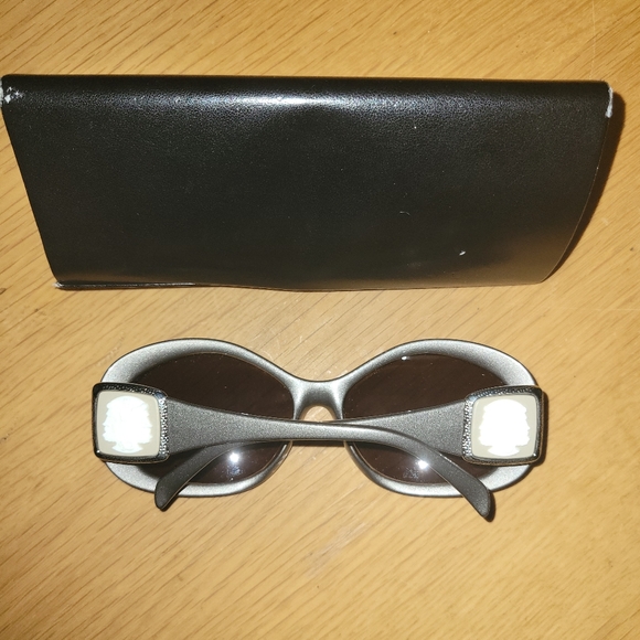 Fendi sunglasses and case - Picture 2 of 7